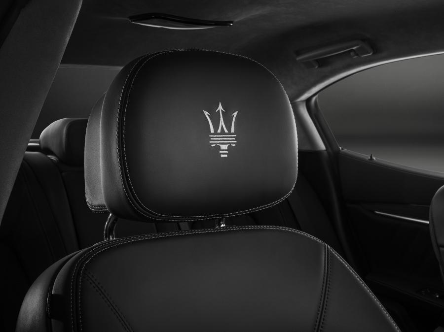 Детали интерьера Maserati Ghibli S Q4 GranLusso 2017 года  (фото 41 из 43)